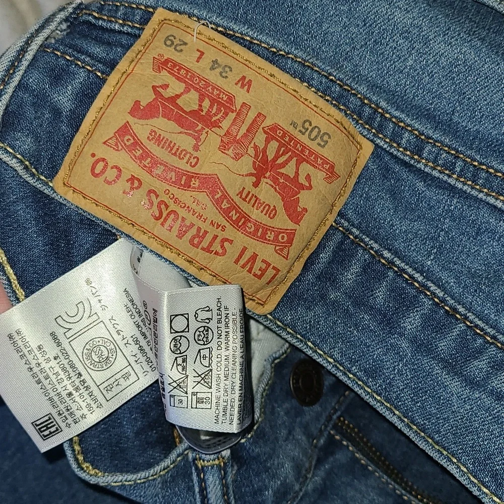 Levis - Picture 3 of 3